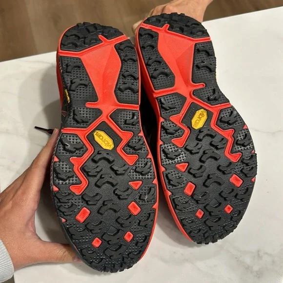 Hoka One One Speedgoat 3 - womens size US 8.5 - Picture 4 of 4